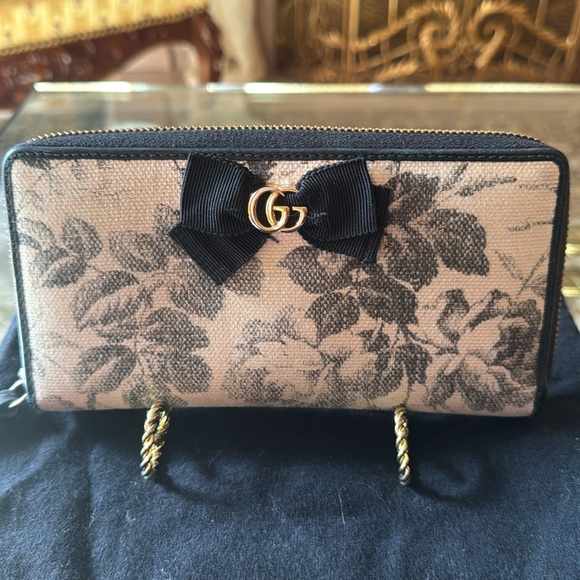 Gucci wallet - Picture 1 of 9